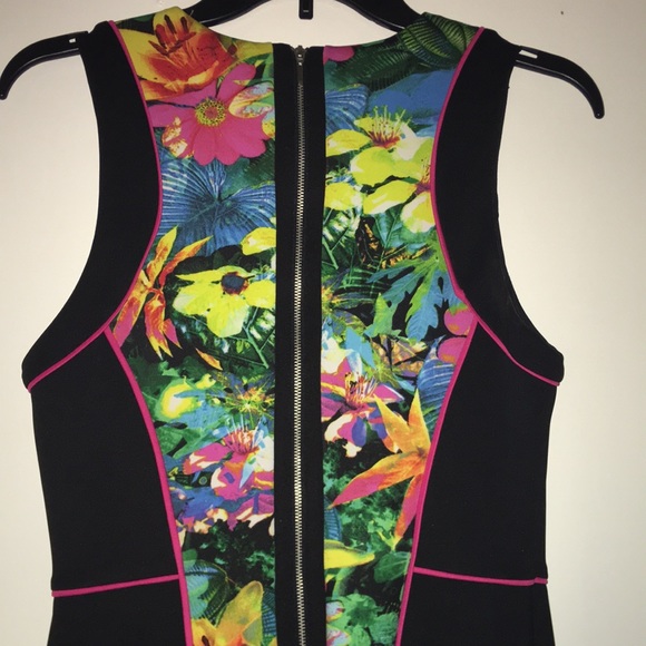 Medium Dress! Gorgeous Fit! Excellent condition! - Picture 8 of 9